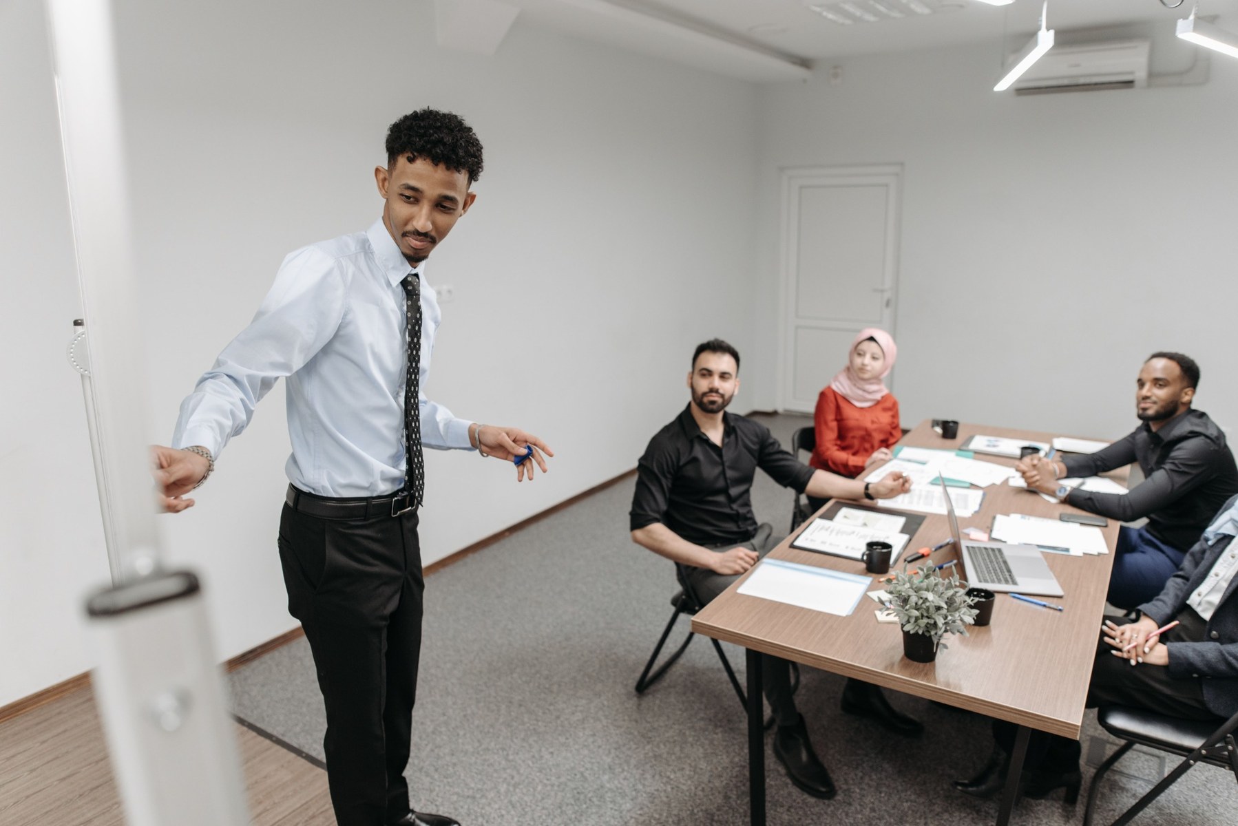 Equipe empresarial em reunião estratégica